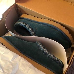 BRAND NEW/never worn UGG Slippers